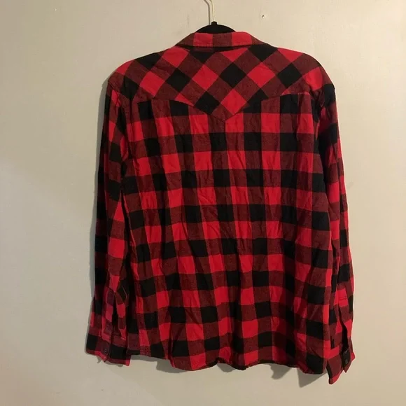 Levi’s red and black plaid button up shirt size large casual fall - Picture 2 of 4